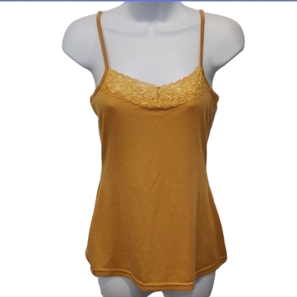 𝅺rue 21 Lace Accent Cami Top